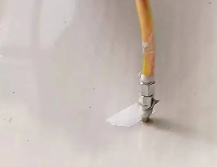 立山瓷砖空鼓维修公司专业解答在瓷砖铺贴过程中，如果使用的砂料过粗（如全部使用了粗砂），可能会导致以下问题